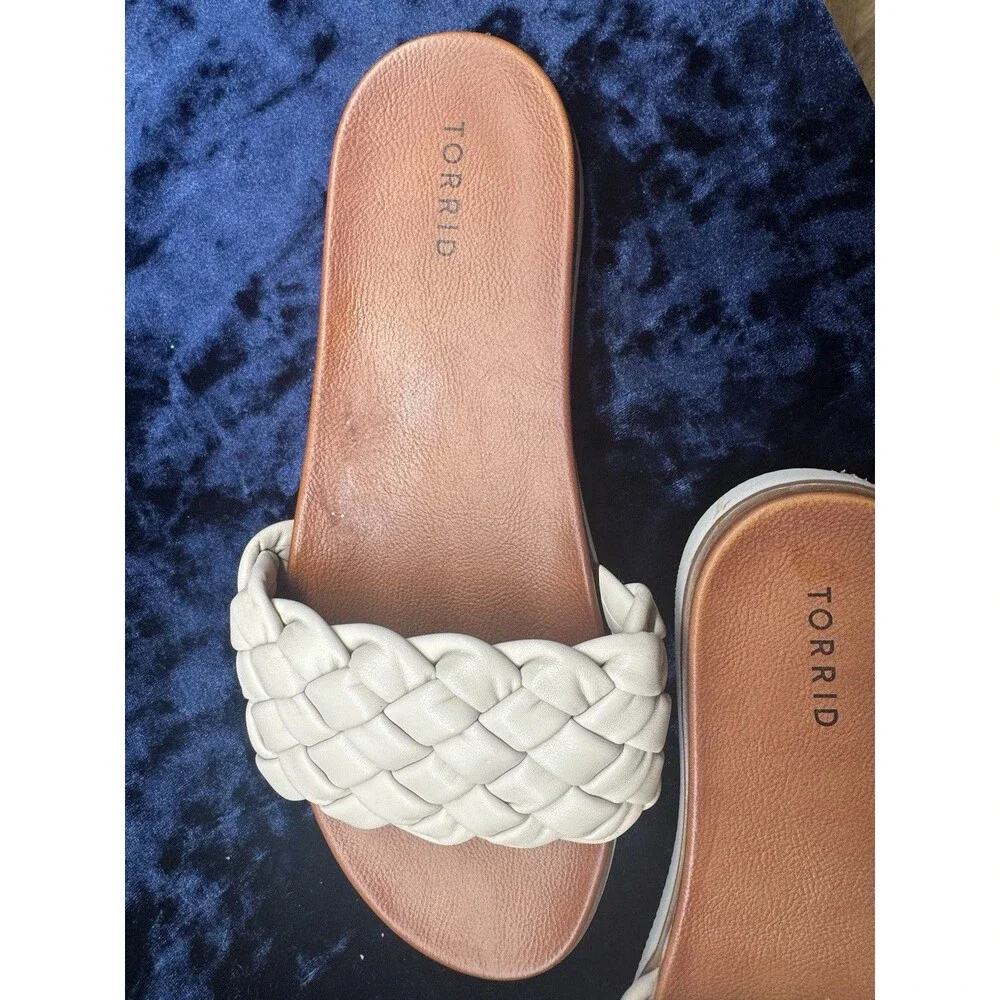 Torrid White Braided Band Slide Sandal, Size 11 - Picture 3 of 5